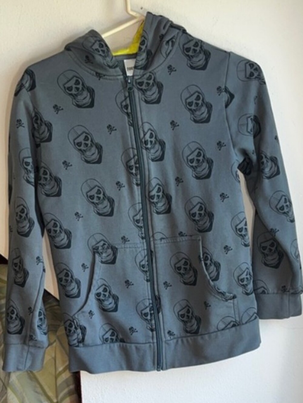 Fortnite Gray Skull Zip-Up Hoodie Jacket Size Large